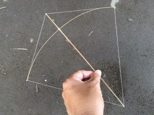 里山の竹で凧作り